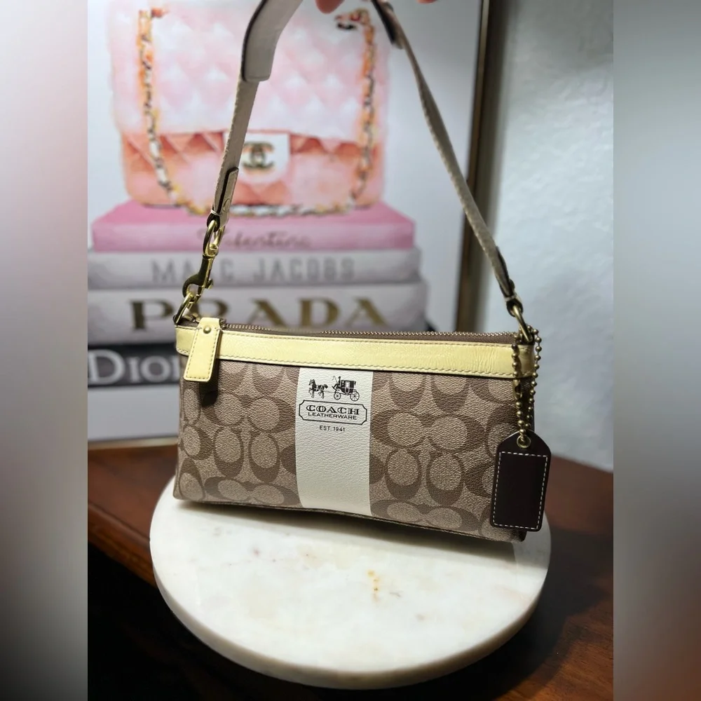 Coach EUC Vintage Signature
Heritage Stripe